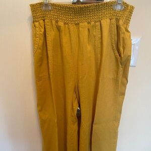 Ladies Definition brand Linen and Rayon pants